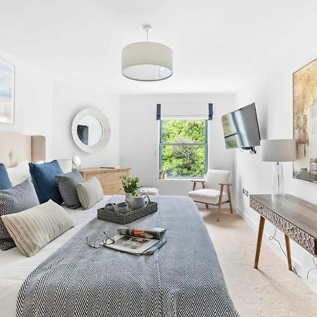 A7 Masts - Striking Beach Bolthole Apartment With Beautiful Sea Views Private Balcony & Parking Torquay Eksteriør bilde