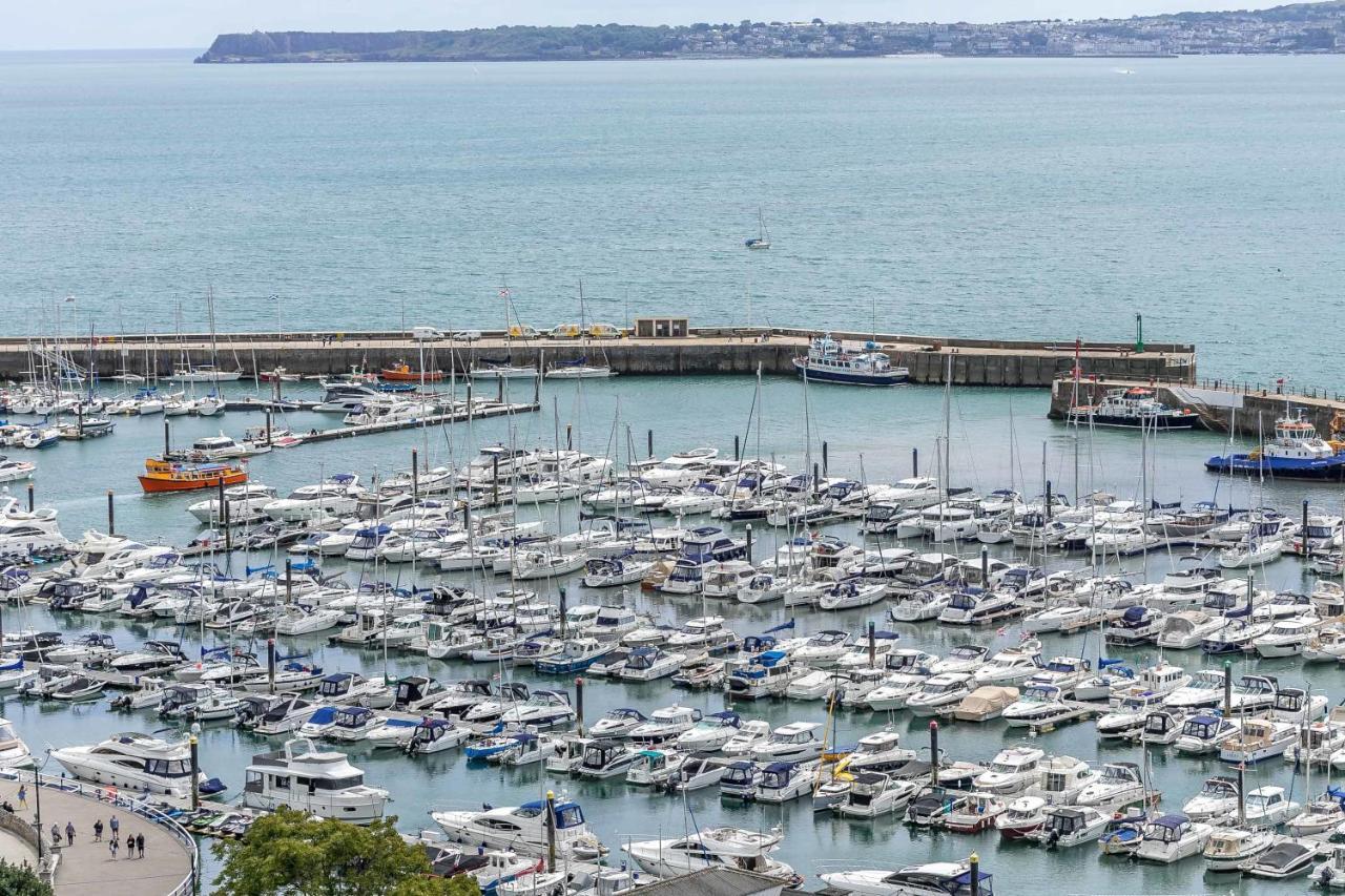 A7 Masts - Striking Beach Bolthole Apartment With Beautiful Sea Views Private Balcony & Parking Torquay Eksteriør bilde