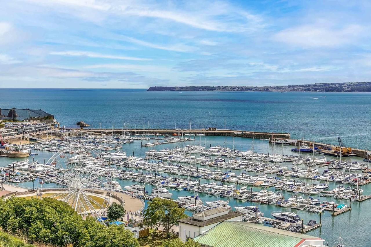 A7 Masts - Striking Beach Bolthole Apartment With Beautiful Sea Views Private Balcony & Parking Torquay Eksteriør bilde